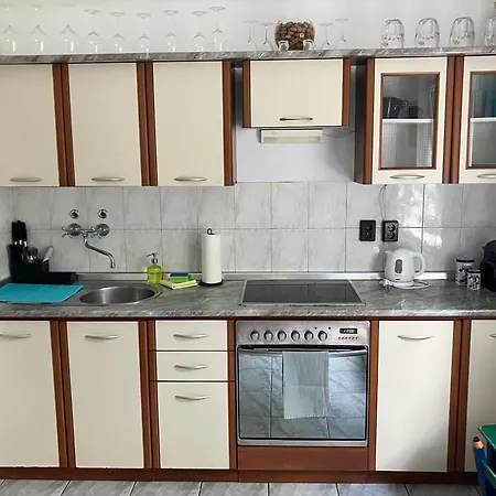 Csendes Zoeldoevezeti ブダペスト