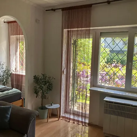 Csendes Zoeldoevezeti Apartment