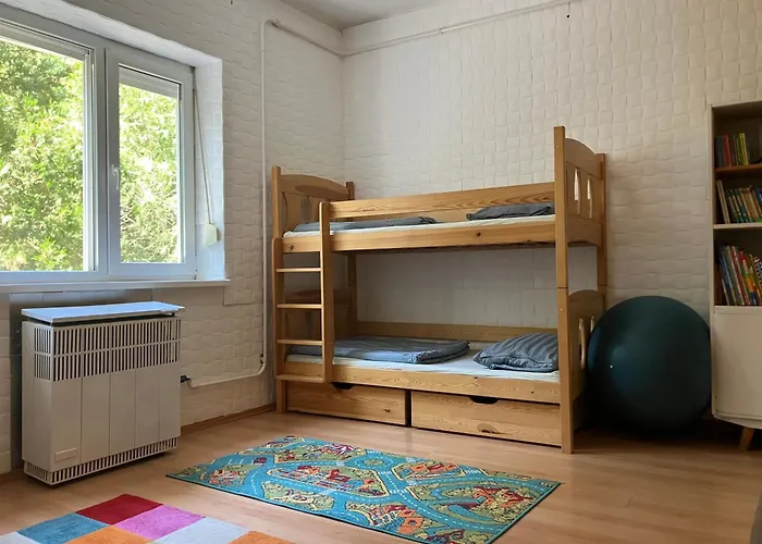 Csendes Zoeldoevezeti Budapesta