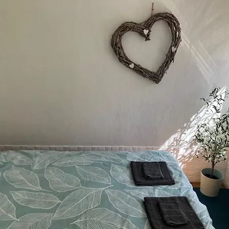 דירה Csendes Zoeldoevezeti בודפשט