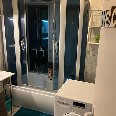 Csendes Zoeldoevezeti דירה בודפשט