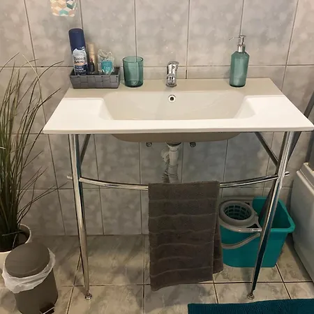 Csendes Zoeldoevezeti * בודפשט