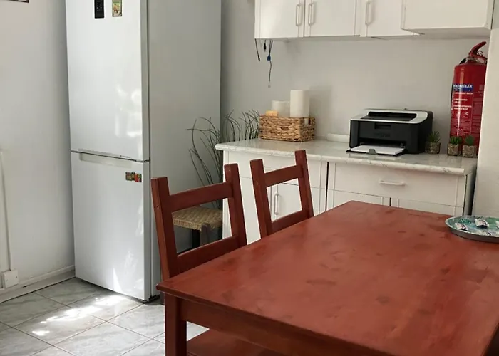 Csendes Zoeldoevezeti Appartement *